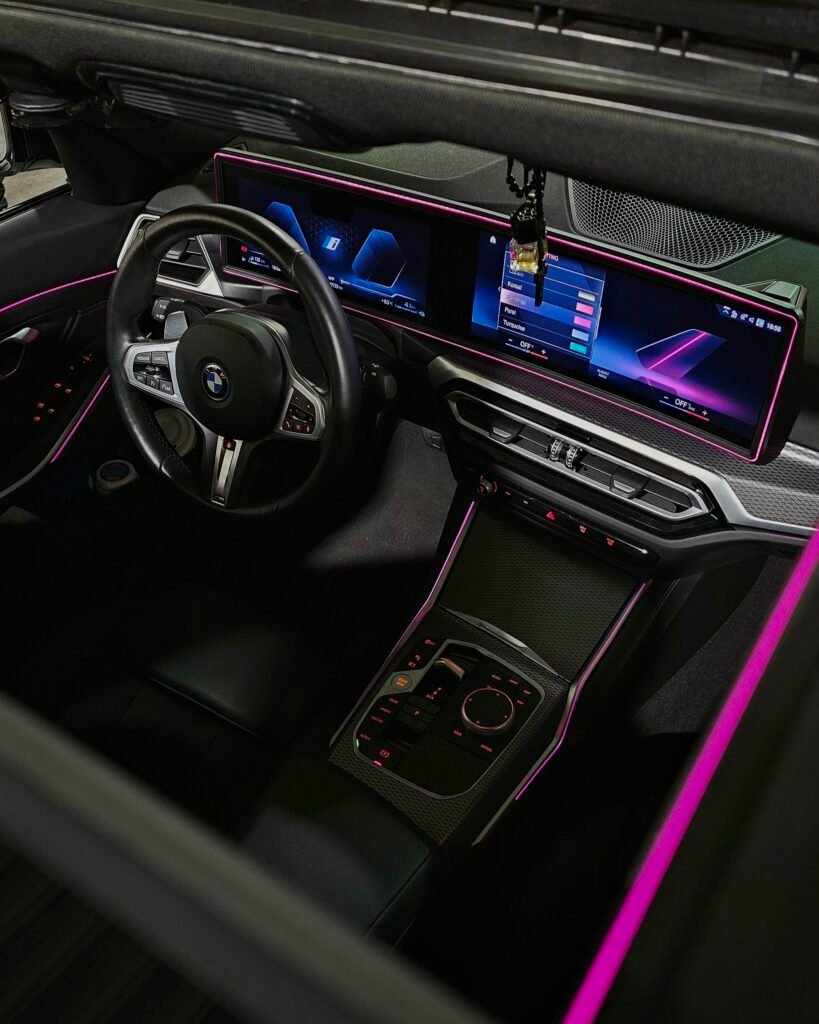 BMW 3 Serie G20 voorzien van sfeerverlichting door DVT Customs